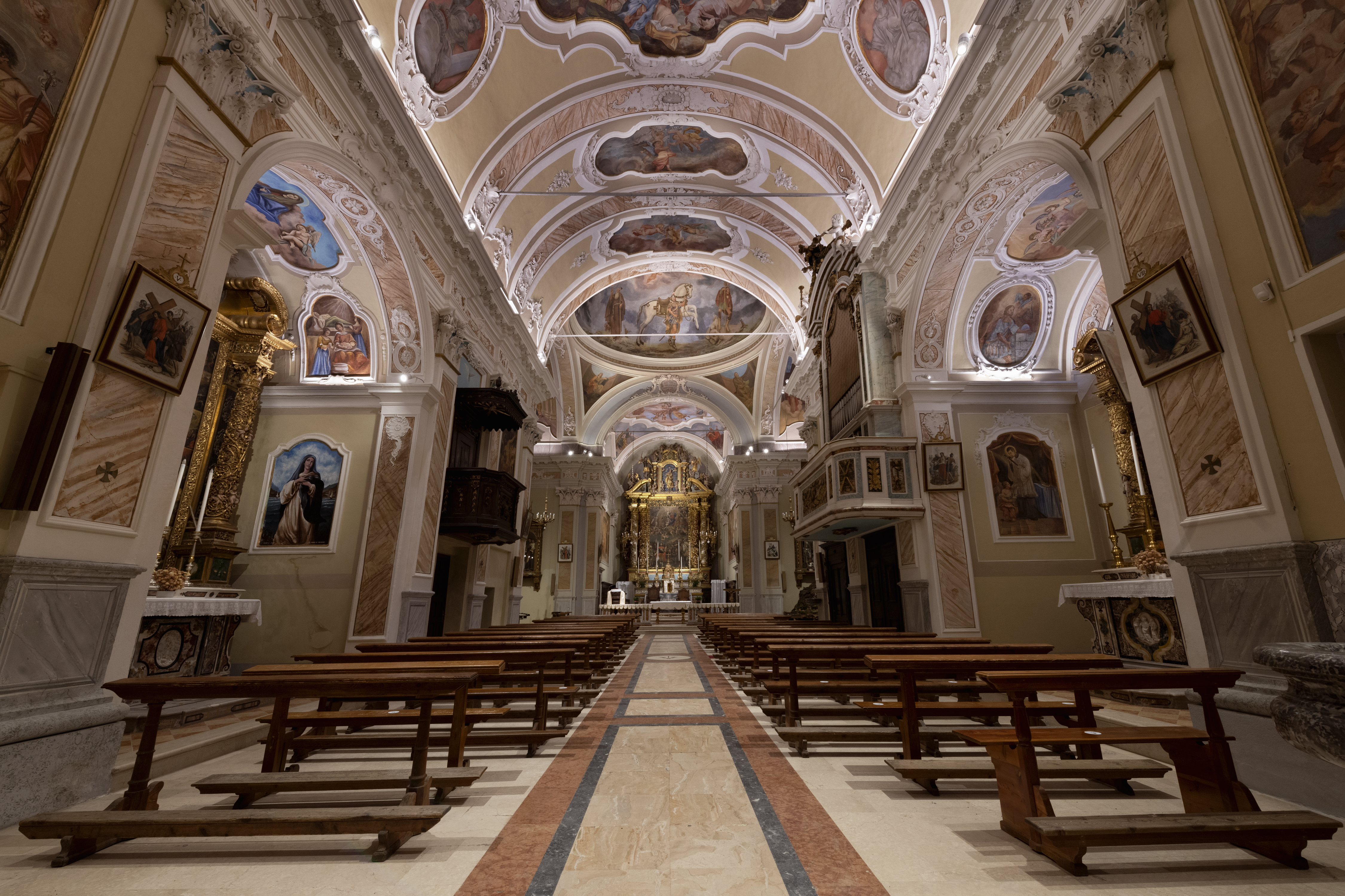 interno chiesa